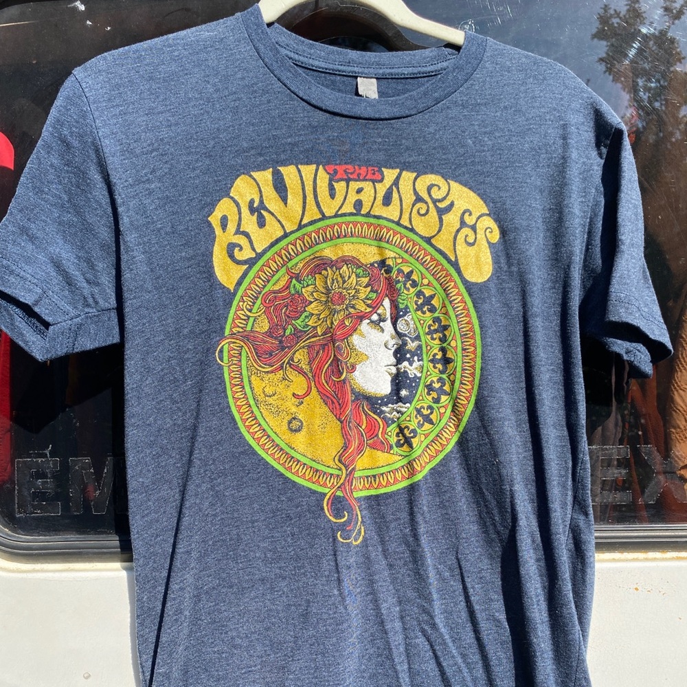 Small Graphic Tee “The Revivalists”